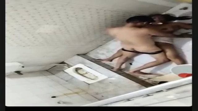 Kaamwali Bhabi fuck in bathroom by owner