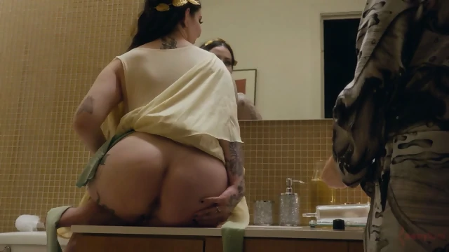 Lily Thot manifests at the Toilet Goddess for rough anal play