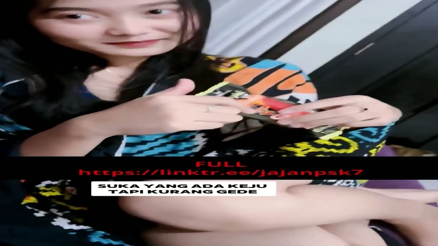 JAJAN PSK MICHAT CANTIK MAKAN SOSIS DULU BARU NYEPONG