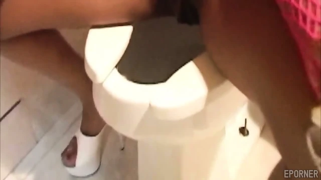 Ebony Girls Like To Pee