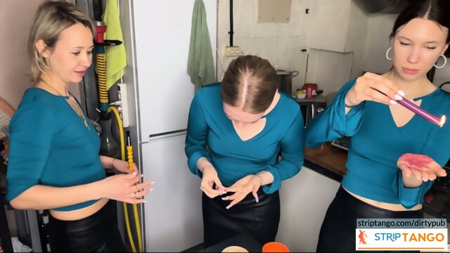 Hot Chick Licks College Chick - during their work in a fast food!