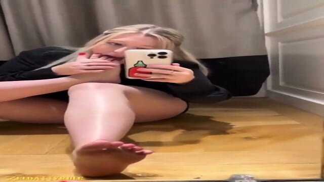 Tumblr Slut Films Herself Sucking Her Toes In The Mirror