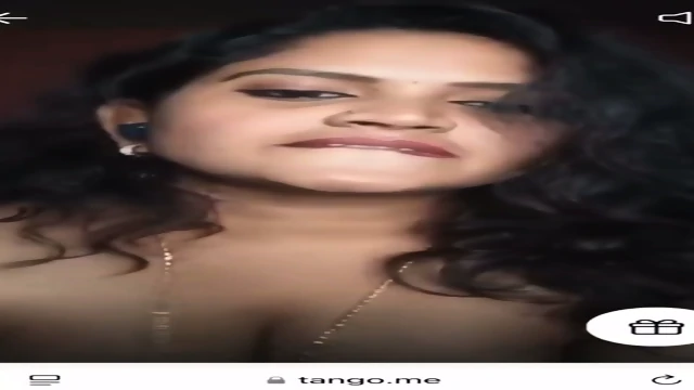 Tamil moratu kaaji aunty shows her boobs ok tango