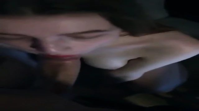 Novinha amadora mamando e tomando porra