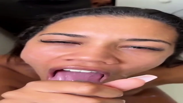 Mulata tomando leitinho