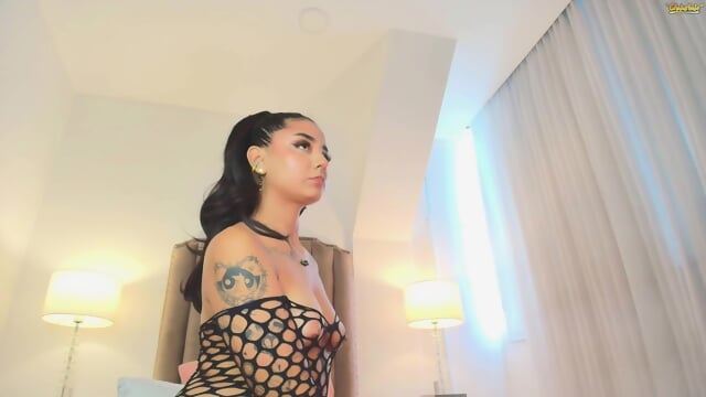 Hot Latina 65e4rry65t4t54hrt45y6e4u6r4u67