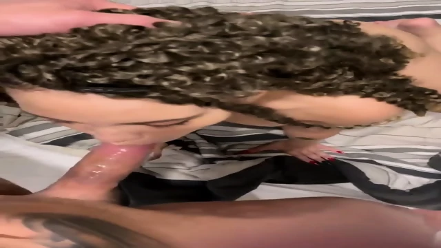 Novinha cacheada amadora