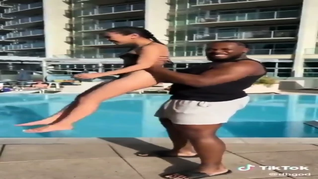 The Zodiac Women Beauty : All wet with the gigant