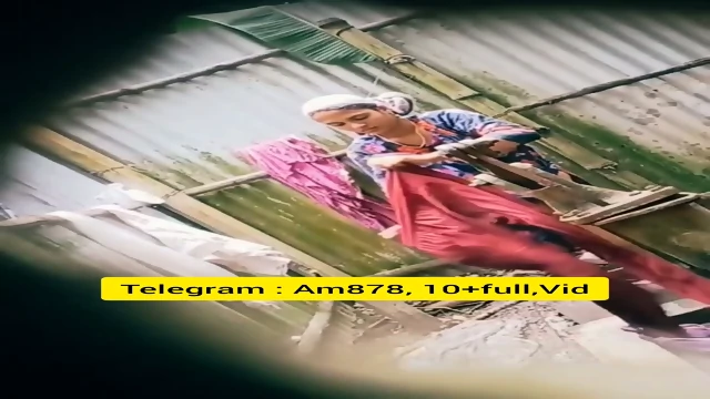 Very beautiful indian desi young girl spy bath