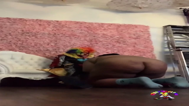 Sexy-ass-BBW-Slut-Takes-Big-Clown-Dick