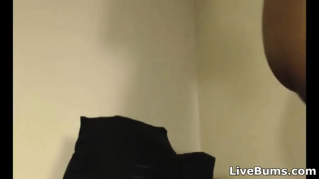 Ebony chick makes her pussy cream - Live for FREE on