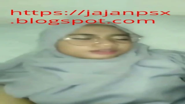 Memek hijab sempit menjepit