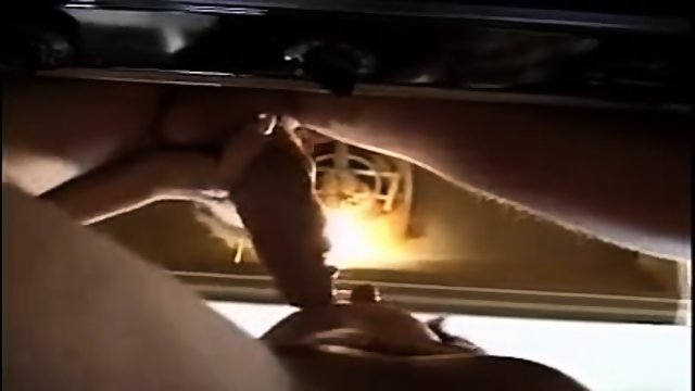 slet met zeer oprechte tepels zuigt een pik (hotdutchboy89)