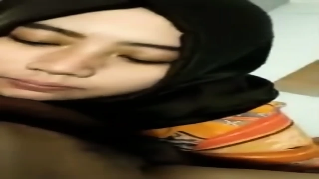 Jilbab indo sepong mantap