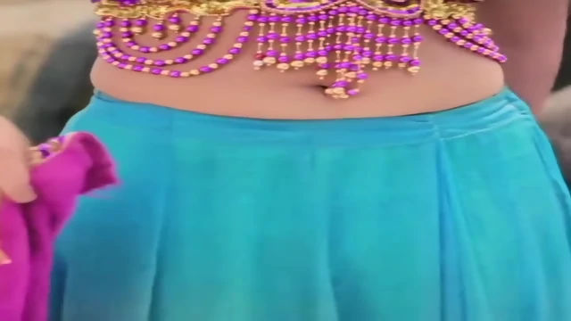 Meena navel show 💕💕💕