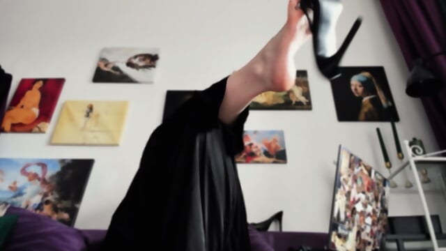 Miss Miranda heel dangle