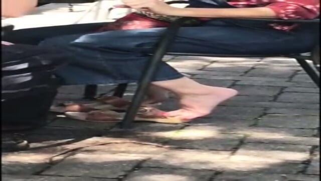 Wrinkly Mature Feet & Painted Toes