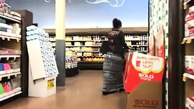 Geeky Jiggly Butt Pawg wird Lotion!