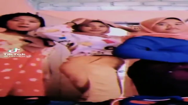 Tiktok Official Jilbab Goyang Pantat Semok👍