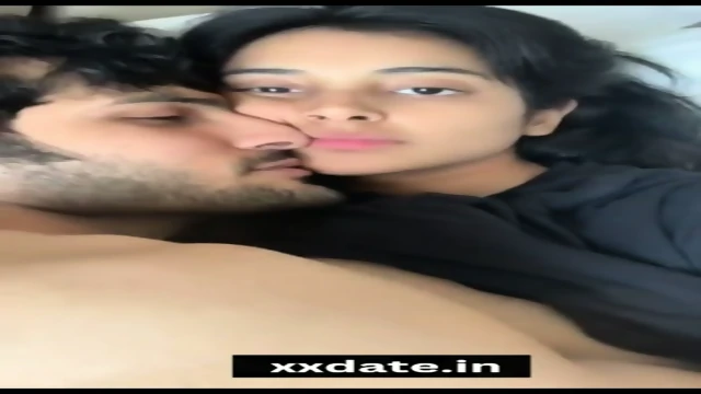 Mp Collage Girl kissing Video Viral Desi MMS Video.