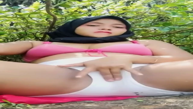 Bikin Crot Suami Tetangga,mulus colmek