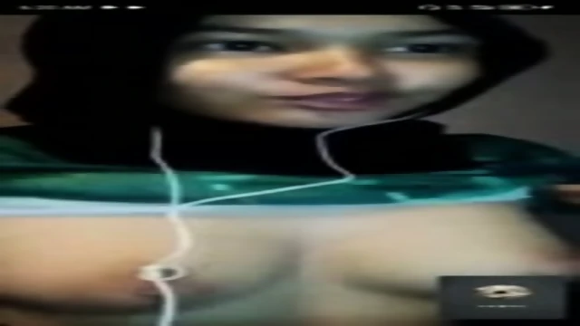 Pamer susu ABG,montok,Bentuknya Bgaus Enak Di remas