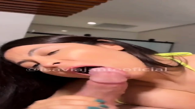 Hotwife cavala fazendo um boquete