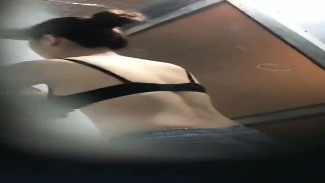 NGINTIP TEMAN TANTE MANDI