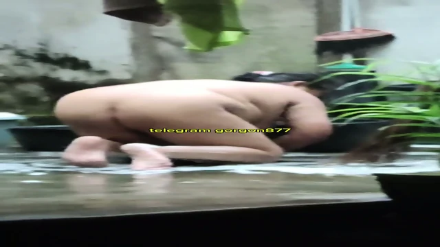 Ngintip mandi tetangga super toge