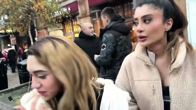 [Fansly.com] Artemis Carmona & Marina Maya - Epic London Cumwalk jyrz