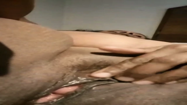 Milf playing with her wet kan