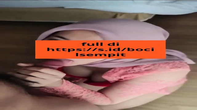 jilbob cantik spong crot di mulut