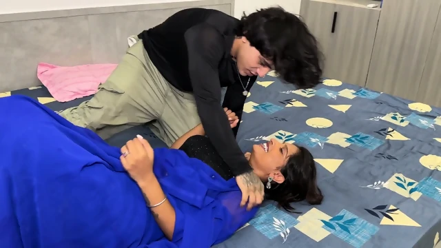 Neighbor calls bhabhi home and has sex with her sexy bhabhi Hard Fucking With Hindi Audio