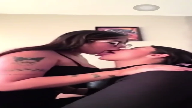 Ashleytongv3 Lesbian kissing