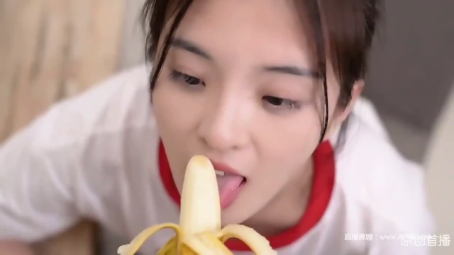 Chinese Girl Practice On Banana Before Sucking Cock