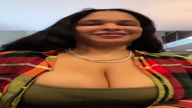 THICK EBONY MILF WITH BIG TITS