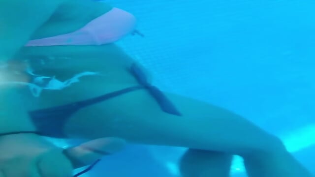 In this erotic adventure with Moisa Roberts, you find yourself immersed in a sensual pool-side encounter filled with passion and intimacy. The young beauty is on her sun lounger when she catches your eye from afar; intrigued by her sultry gaze and perfect