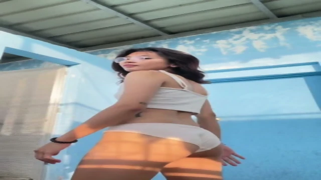 Tarian bugil bahan coli