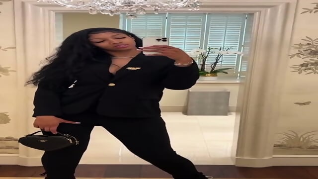 TALL CURVY EBONY GIRL