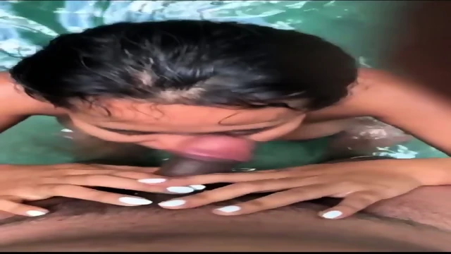 sepong kontol hitam di kolam renang Full Di Https://linktr.ee/bookingpsk