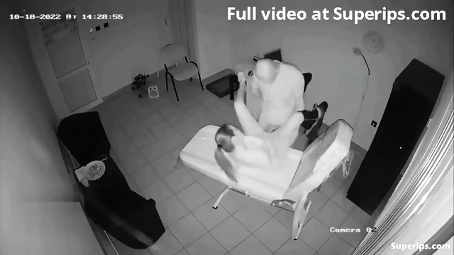 IPCAM – Young German girl gets fucked by the doctor