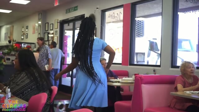 EBONY MILF FUCKED IN PUBLIC 1