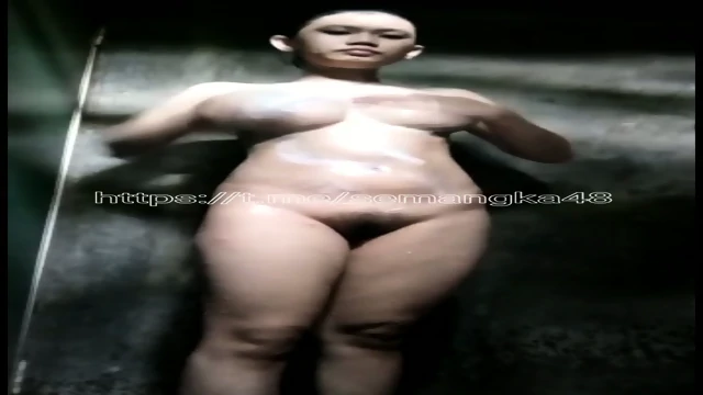 Bokep Indo Angini Pamer Body Sambil Mandi Tobrut