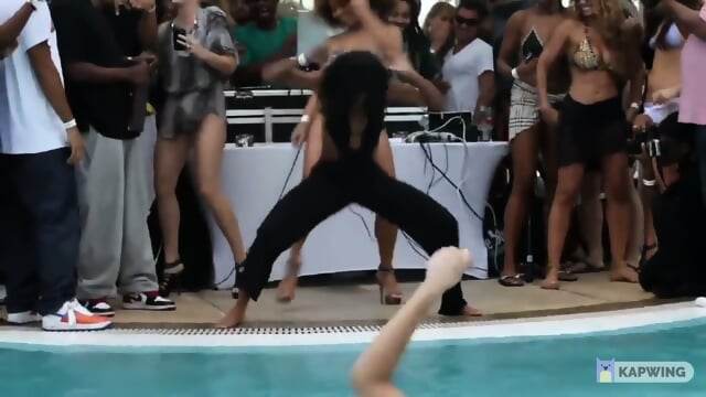 EBONY MILF DANCING 1