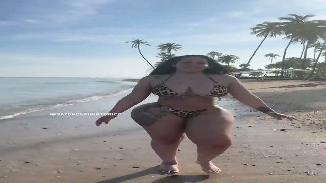 BIG BOOTY LATINA MILF 1