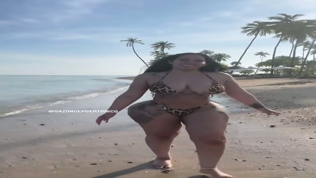 BIG BOOTY LATINA MILF 2