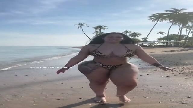 BIG BOOTY LATINA MILF 3