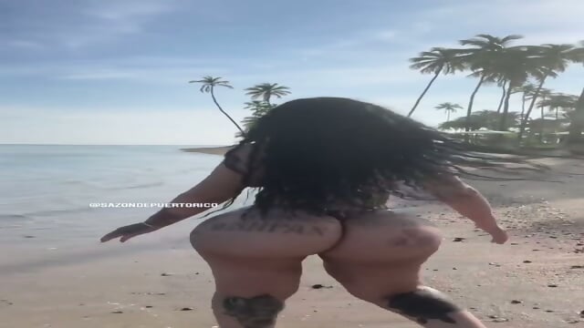 BIG BOOTY LATINA MILF 4