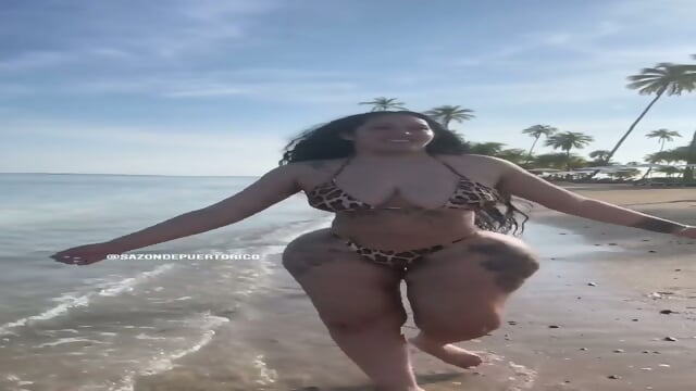 BIG BOOTY LATINA MILF 7