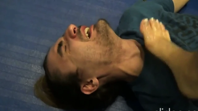 FEET FOOTJOB FOOT FETISH TOES SOLES SLAVE FEMDOM WORSHIP HEELS NAILPOLISH FOOT WORSHIP